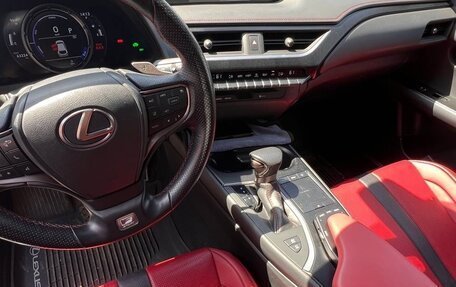 Lexus UX I, 2021 год, 3 390 000 рублей, 8 фотография