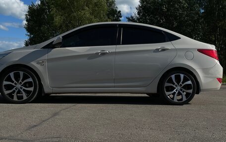 Hyundai Solaris II рестайлинг, 2015 год, 1 000 000 рублей, 4 фотография