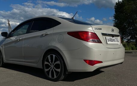 Hyundai Solaris II рестайлинг, 2015 год, 1 000 000 рублей, 3 фотография