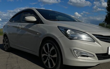 Hyundai Solaris II рестайлинг, 2015 год, 1 000 000 рублей, 12 фотография