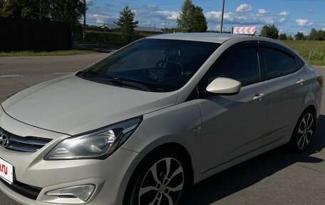 Hyundai Solaris II рестайлинг, 2015 год, 1 000 000 рублей, 13 фотография
