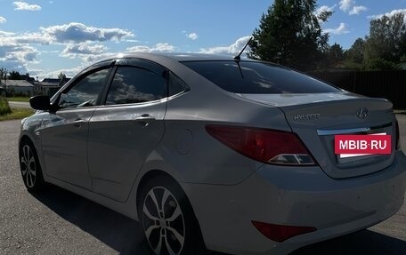 Hyundai Solaris II рестайлинг, 2015 год, 1 000 000 рублей, 16 фотография