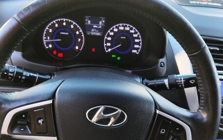 Hyundai Solaris II рестайлинг, 2011 год, 750 000 рублей, 7 фотография