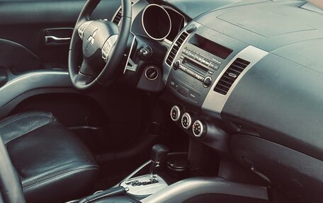 Mitsubishi Outlander III рестайлинг 3, 2008 год, 900 000 рублей, 10 фотография