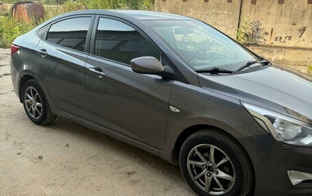 Hyundai Solaris II рестайлинг, 2015 год, 1 000 000 рублей, 2 фотография