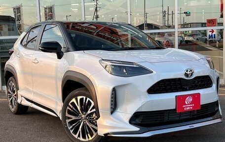 Toyota Yaris Cross, 2022 год, 1 650 000 рублей, 2 фотография