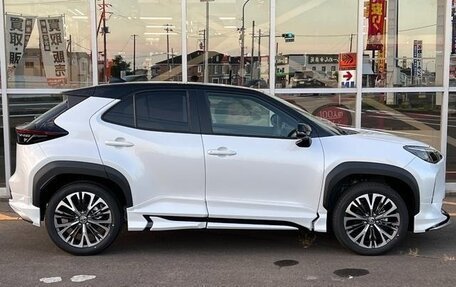 Toyota Yaris Cross, 2022 год, 1 650 000 рублей, 6 фотография
