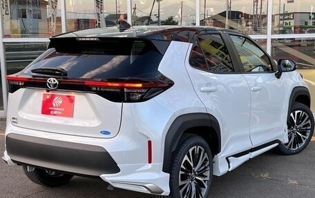 Toyota Yaris Cross, 2022 год, 1 650 000 рублей, 4 фотография