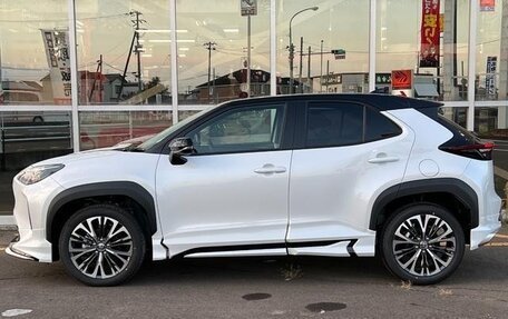 Toyota Yaris Cross, 2022 год, 1 650 000 рублей, 5 фотография