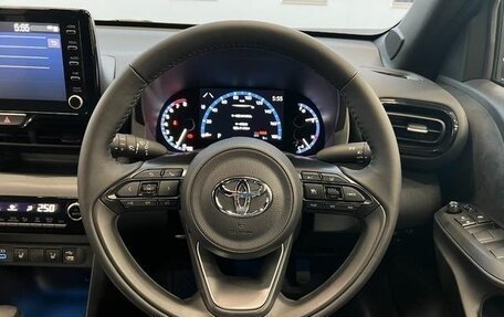 Toyota Yaris Cross, 2022 год, 1 650 000 рублей, 8 фотография
