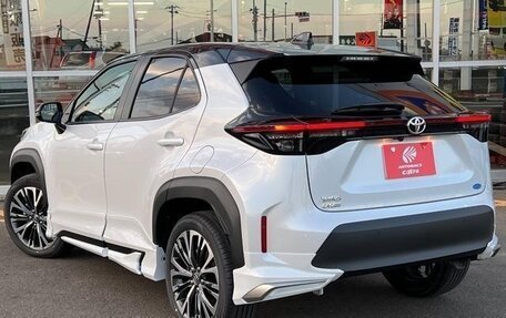 Toyota Yaris Cross, 2022 год, 1 650 000 рублей, 3 фотография