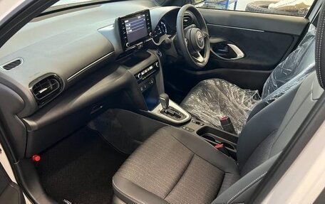 Toyota Yaris Cross, 2022 год, 1 650 000 рублей, 14 фотография