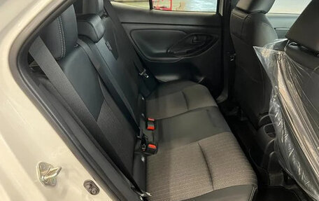 Toyota Yaris Cross, 2022 год, 1 650 000 рублей, 26 фотография