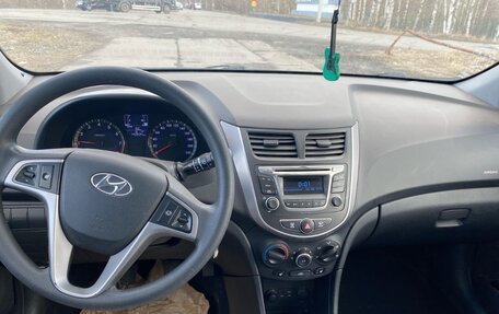 Hyundai Solaris II рестайлинг, 2016 год, 950 000 рублей, 3 фотография
