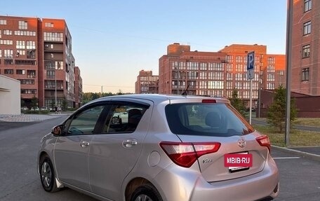 Toyota Vitz, 2018 год, 980 000 рублей, 3 фотография