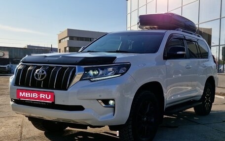 Toyota Land Cruiser Prado 150 рестайлинг 2, 2018 год, 3 900 000 рублей, 2 фотография