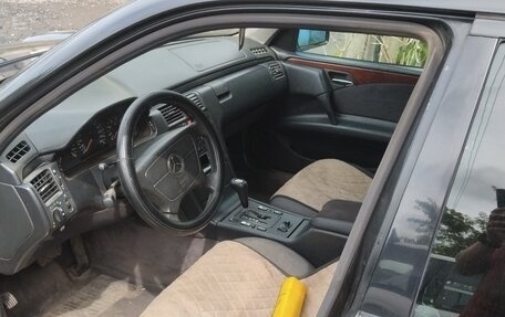 Mercedes-Benz E-Класс, 1999 год, 400 000 рублей, 2 фотография