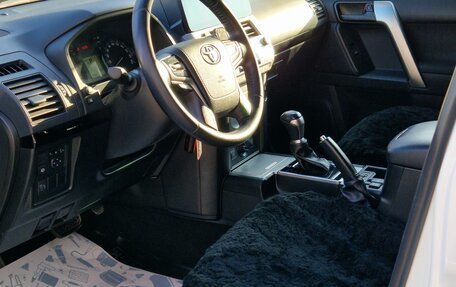 Toyota Land Cruiser Prado 150 рестайлинг 2, 2018 год, 3 900 000 рублей, 12 фотография