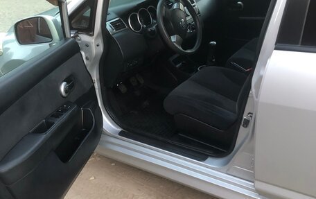 Nissan Tiida, 2010 год, 850 000 рублей, 8 фотография