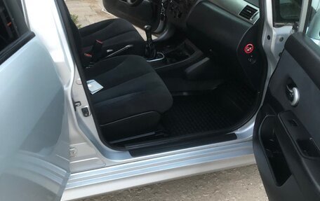 Nissan Tiida, 2010 год, 850 000 рублей, 10 фотография