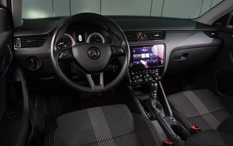 Skoda Octavia, 2018 год, 1 999 000 рублей, 6 фотография