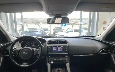Jaguar F-Pace, 2017 год, 2 800 000 рублей, 14 фотография