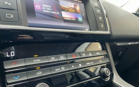 Jaguar F-Pace, 2017 год, 2 800 000 рублей, 21 фотография
