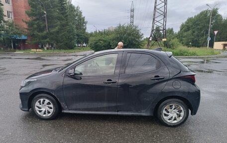 Toyota Yaris, 2020 год, 1 290 000 рублей, 3 фотография