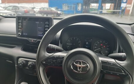 Toyota Yaris, 2020 год, 1 290 000 рублей, 2 фотография