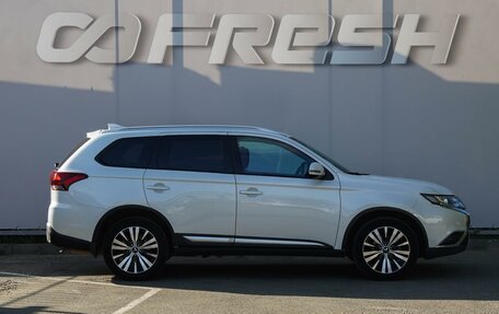 Mitsubishi Outlander III рестайлинг 3, 2019 год, 2 150 000 рублей, 5 фотография