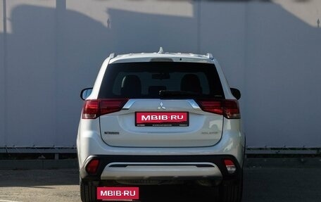 Mitsubishi Outlander III рестайлинг 3, 2019 год, 2 150 000 рублей, 4 фотография