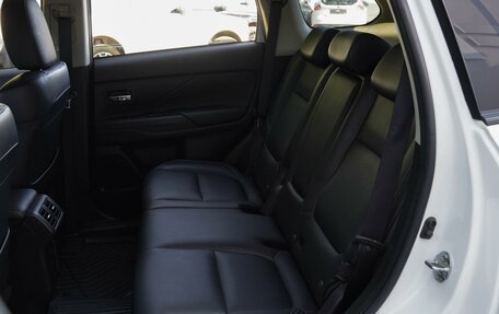 Mitsubishi Outlander III рестайлинг 3, 2019 год, 2 150 000 рублей, 9 фотография
