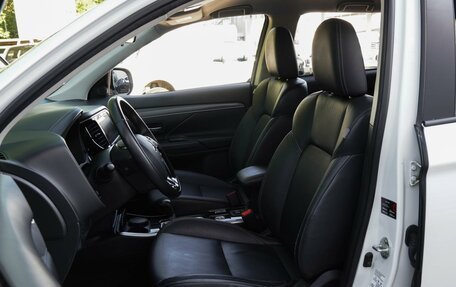 Mitsubishi Outlander III рестайлинг 3, 2019 год, 2 150 000 рублей, 10 фотография