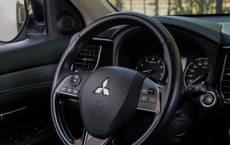 Mitsubishi Outlander III рестайлинг 3, 2019 год, 2 150 000 рублей, 20 фотография