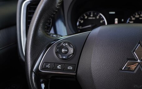 Mitsubishi Outlander III рестайлинг 3, 2019 год, 2 150 000 рублей, 17 фотография