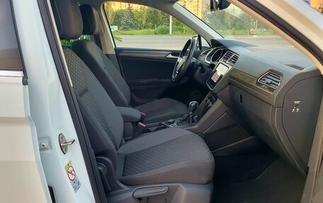Volkswagen Tiguan II, 2019 год, 2 500 000 рублей, 15 фотография