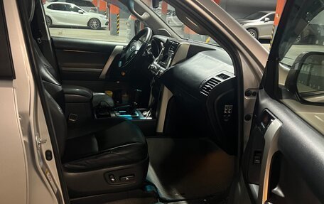 Toyota Land Cruiser Prado 150 рестайлинг 2, 2010 год, 3 050 000 рублей, 10 фотография