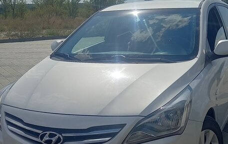 Hyundai Solaris II рестайлинг, 2016 год, 1 000 000 рублей, 3 фотография