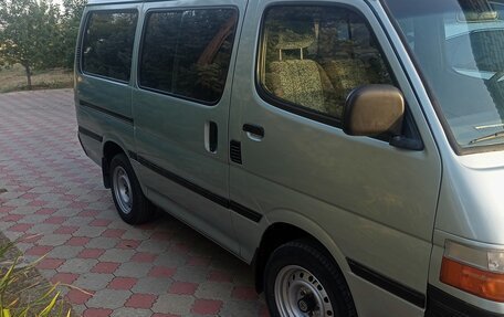 Toyota HiAce H100, 2002 год, 1 100 000 рублей, 2 фотография