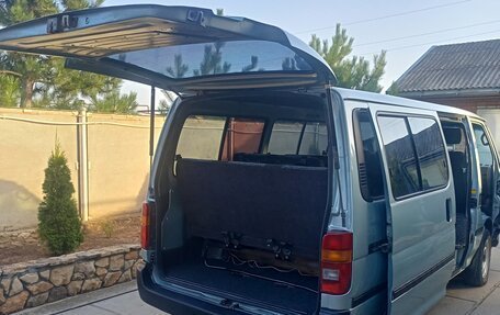 Toyota HiAce H100, 2002 год, 1 100 000 рублей, 9 фотография