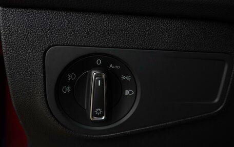 Volkswagen Tiguan II, 2018 год, 2 399 000 рублей, 13 фотография