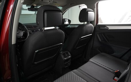 Volkswagen Tiguan II, 2018 год, 2 399 000 рублей, 11 фотография