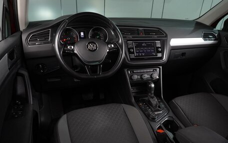 Volkswagen Tiguan II, 2018 год, 2 399 000 рублей, 6 фотография