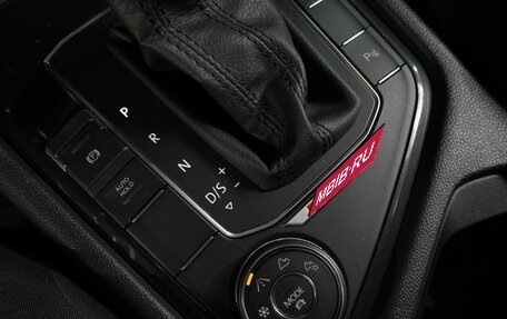 Volkswagen Tiguan II, 2018 год, 2 399 000 рублей, 18 фотография