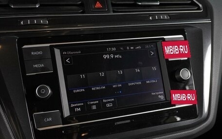 Volkswagen Tiguan II, 2018 год, 2 399 000 рублей, 15 фотография