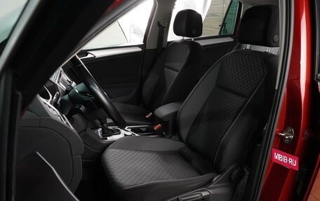 Volkswagen Tiguan II, 2018 год, 2 399 000 рублей, 10 фотография