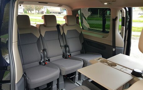 Volkswagen Multivan, 2022 год, 4 550 000 рублей, 8 фотография