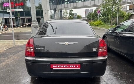 Chrysler 300C II, 2004 год, 1 415 000 рублей, 5 фотография