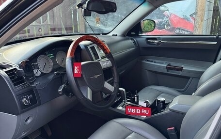 Chrysler 300C II, 2004 год, 1 415 000 рублей, 9 фотография