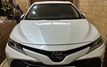 Toyota Camry, 2019 год, 2 050 000 рублей, 1 фотография